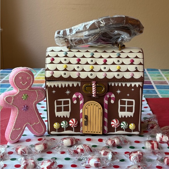 BETSEY JOHNSON Handbags - 🍭🍬🍭 BETSEY JOHNSON GINGERBREAD HOUSE LIGHT UP CROSSBODY BAG 🍭🍬🍭 NWT 🍭🍬🍭